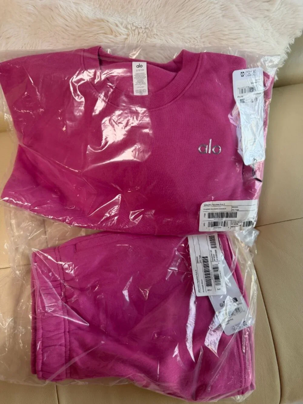 Alo Yoga Set Cropped Accolade Crewneck And Short Limited Paradise Pink